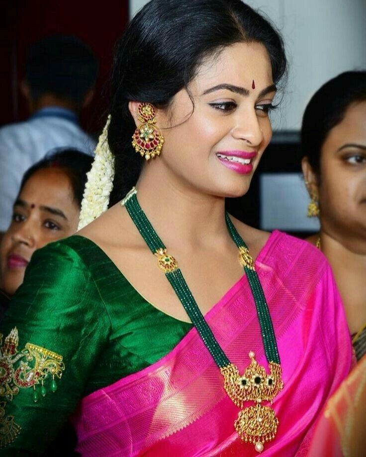 Nanidni Golden Look Mala Set For You